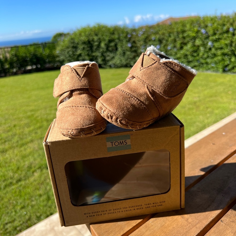 TOMS Tiny Shoes